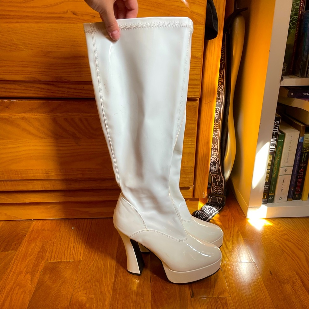 White Pleaser’s Platform Go-Go Boots women’s Size 9